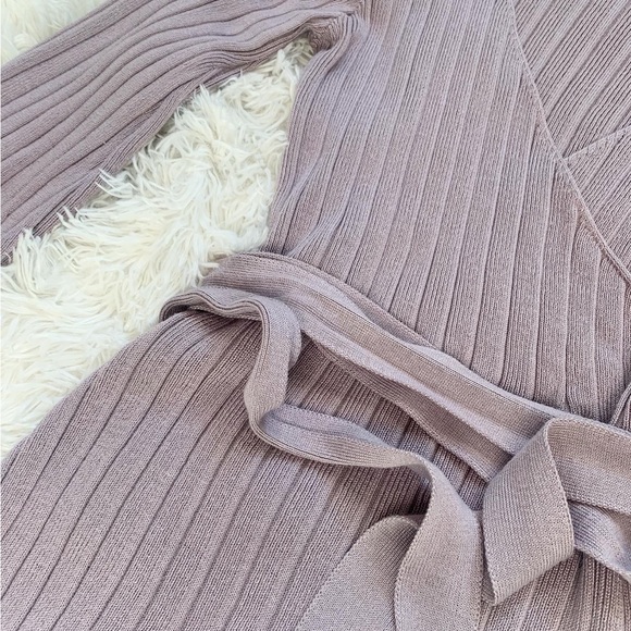Long sleeves wrap body knit dress - Picture 2 of 5